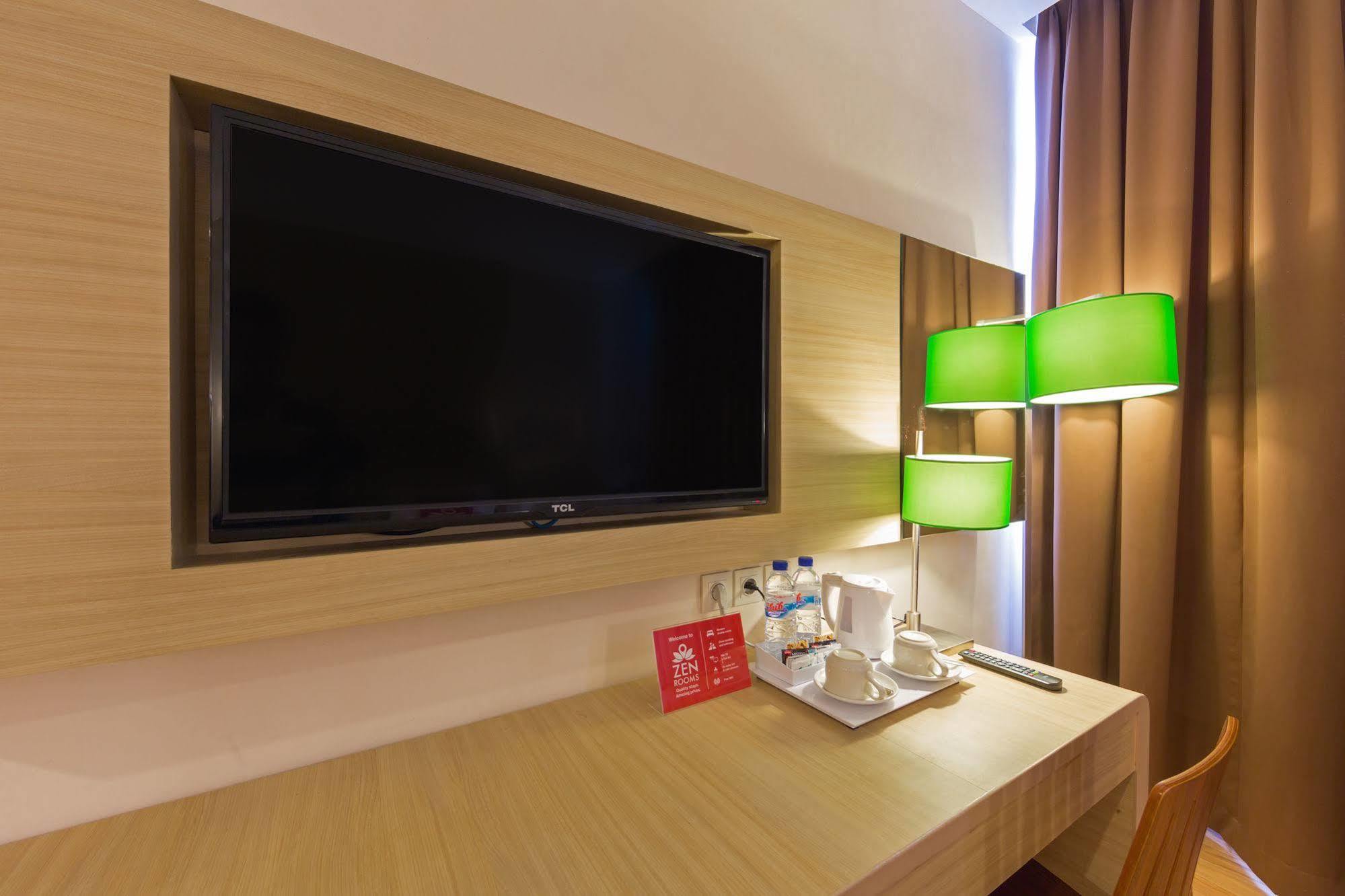 Zen Rooms Kuta Tuban Suites Zewnętrze zdjęcie