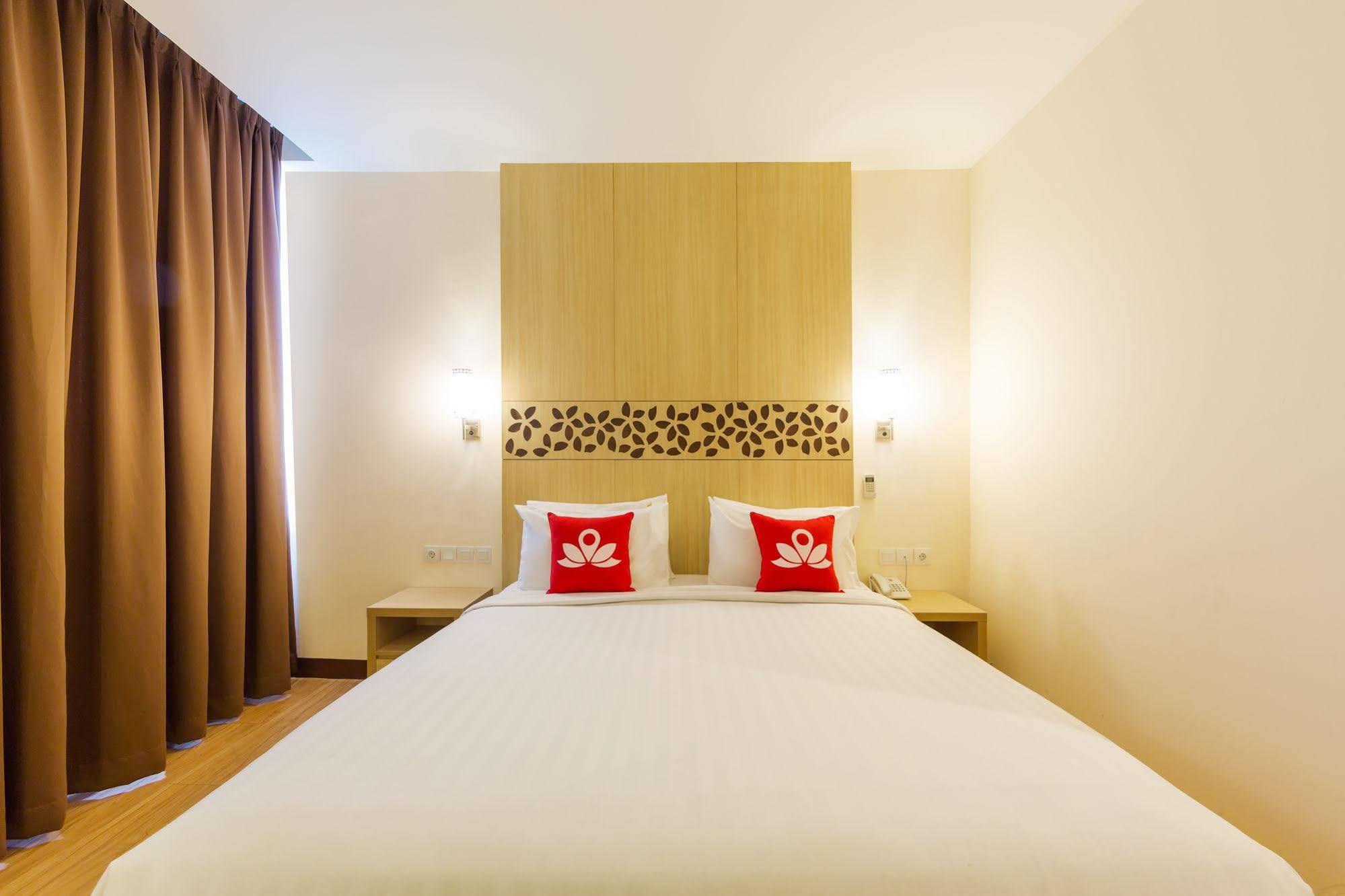 Zen Rooms Kuta Tuban Suites Zewnętrze zdjęcie
