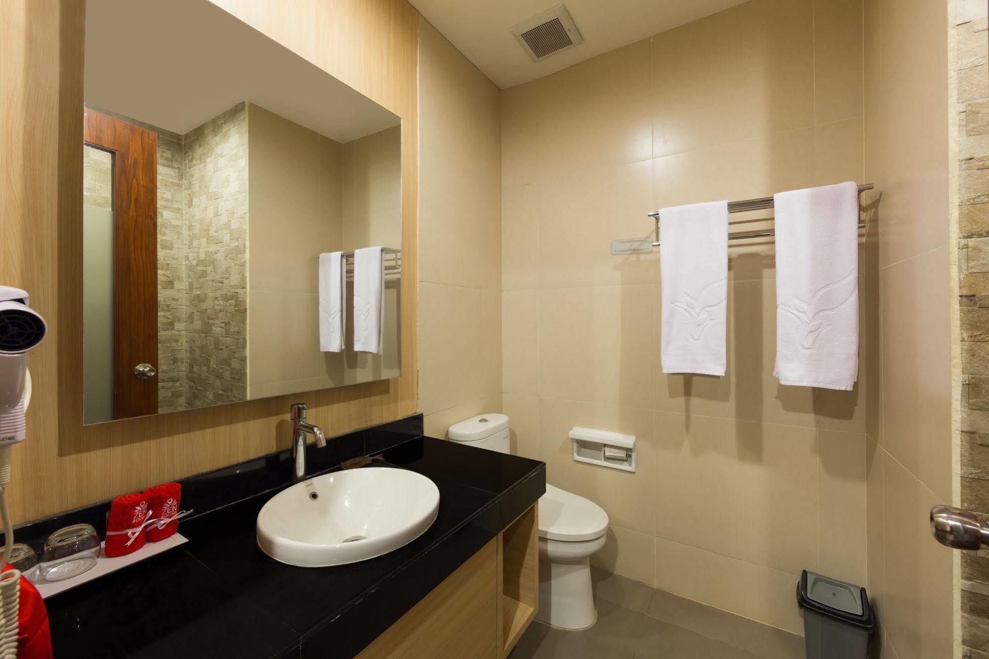 Zen Rooms Kuta Tuban Suites Zewnętrze zdjęcie