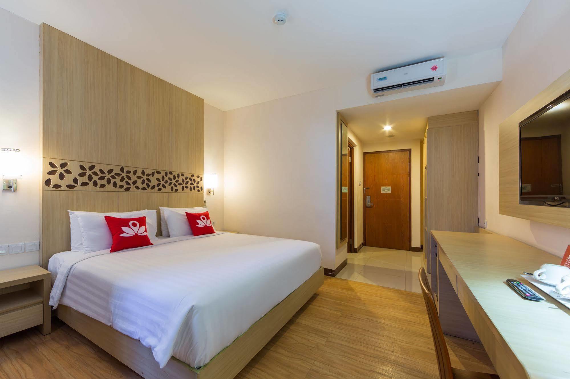 Zen Rooms Kuta Tuban Suites Zewnętrze zdjęcie