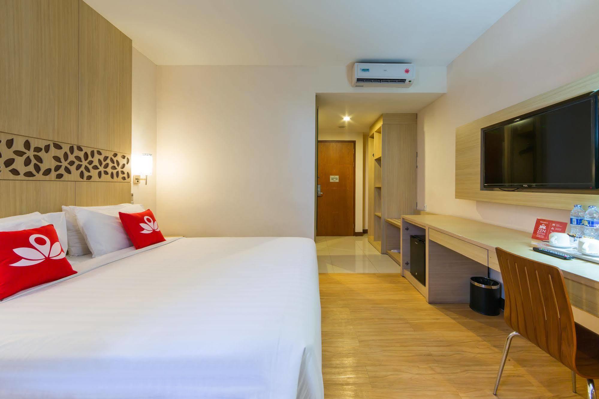 Zen Rooms Kuta Tuban Suites Zewnętrze zdjęcie