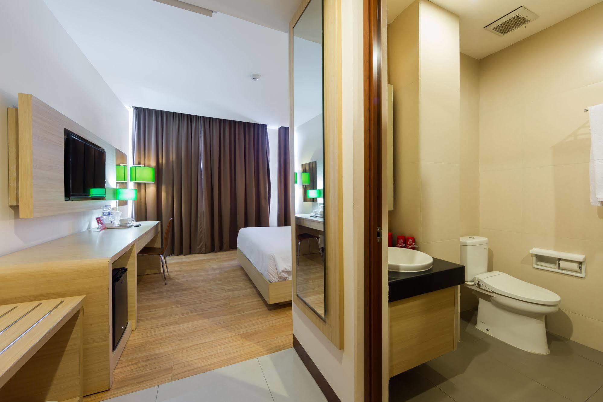 Zen Rooms Kuta Tuban Suites Zewnętrze zdjęcie