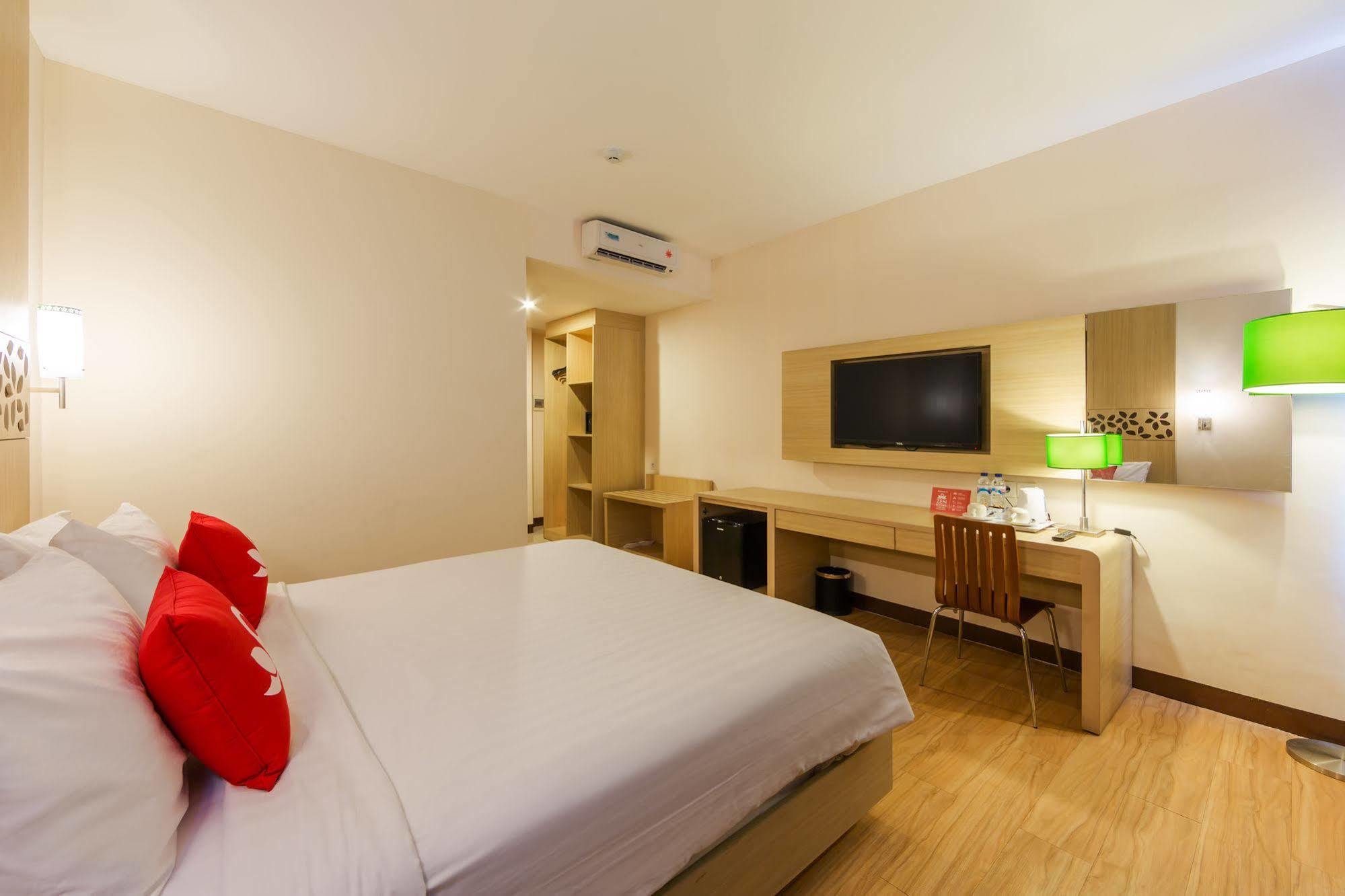 Zen Rooms Kuta Tuban Suites Zewnętrze zdjęcie