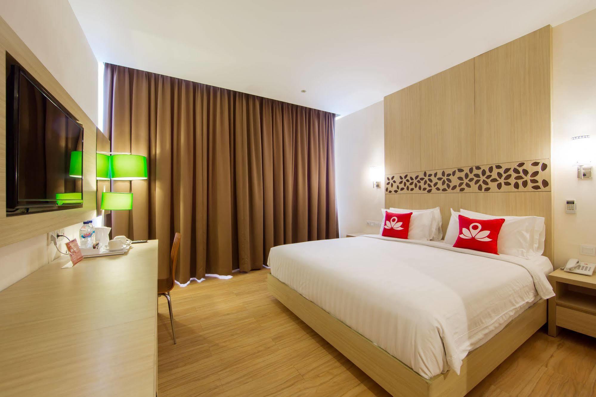 Zen Rooms Kuta Tuban Suites Zewnętrze zdjęcie